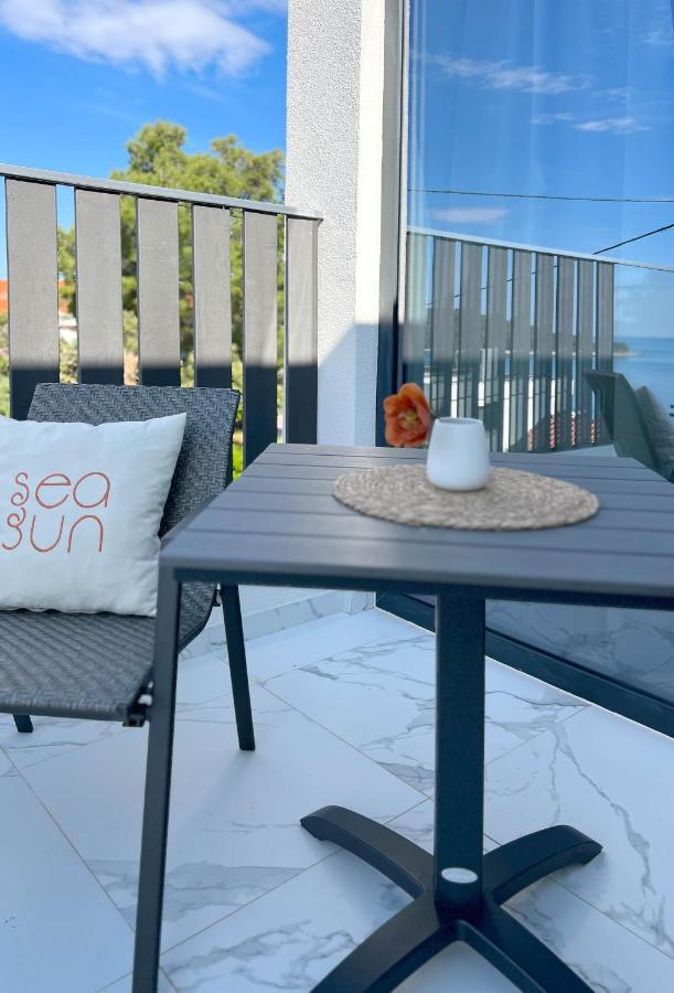 Sea Sun Apartments Maslinica Exterior photo